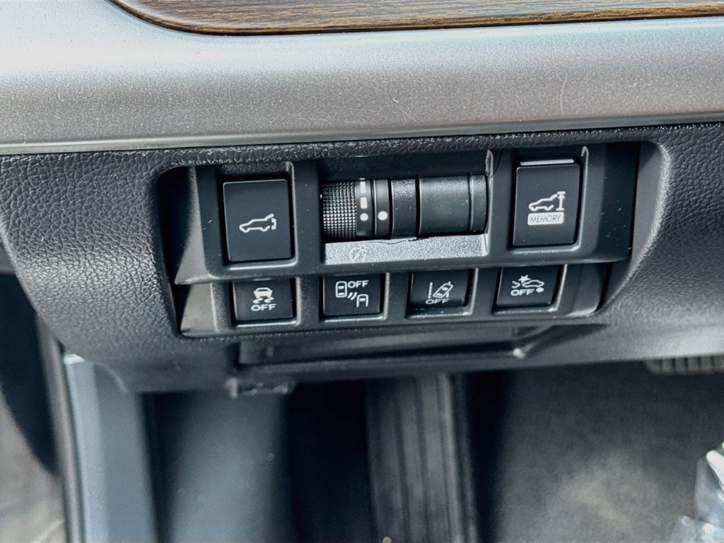 Used 2018 Subaru Outback 3.6R Touring AWD/4WD image 6