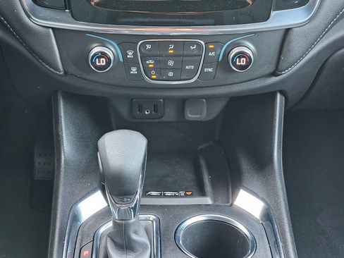 Used 2023 Chevrolet Traverse LT FWD image 13