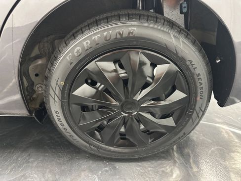 Used 2017 Toyota Yaris L image 28