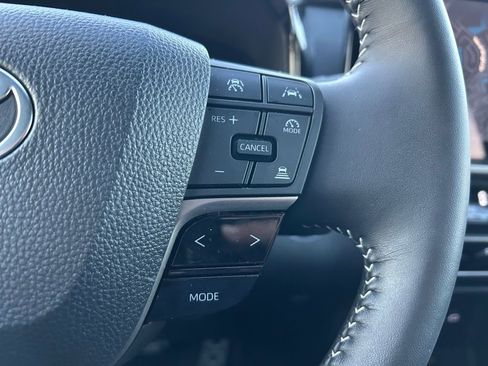 Used 2025 Toyota Camry SE image 19