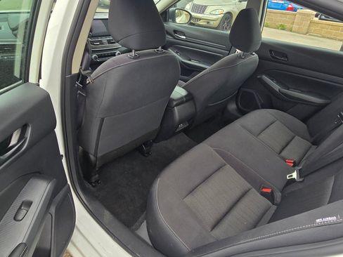 Used 2025 Nissan Altima 2.5 SV image 13