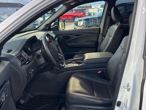 Used 2024 Honda Passport Black Edition image 13