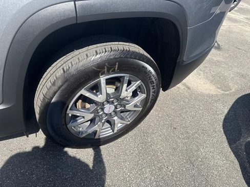 Used 2023 GMC Acadia SLT AWD/4WD image 17