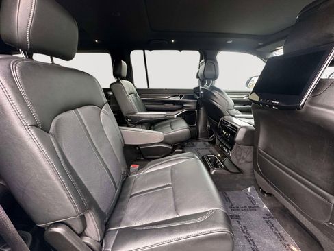 Used 2023 Jeep Wagoneer L Series III w/ Premium Group I image 33