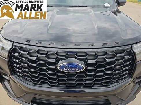 Used 2025 Ford Explorer ST-Line w/ ST-Line Street Pack AWD/4WD image 30
