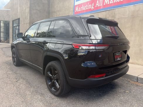 Used 2023 Jeep Grand Cherokee Altitude AWD/4WD image 8
