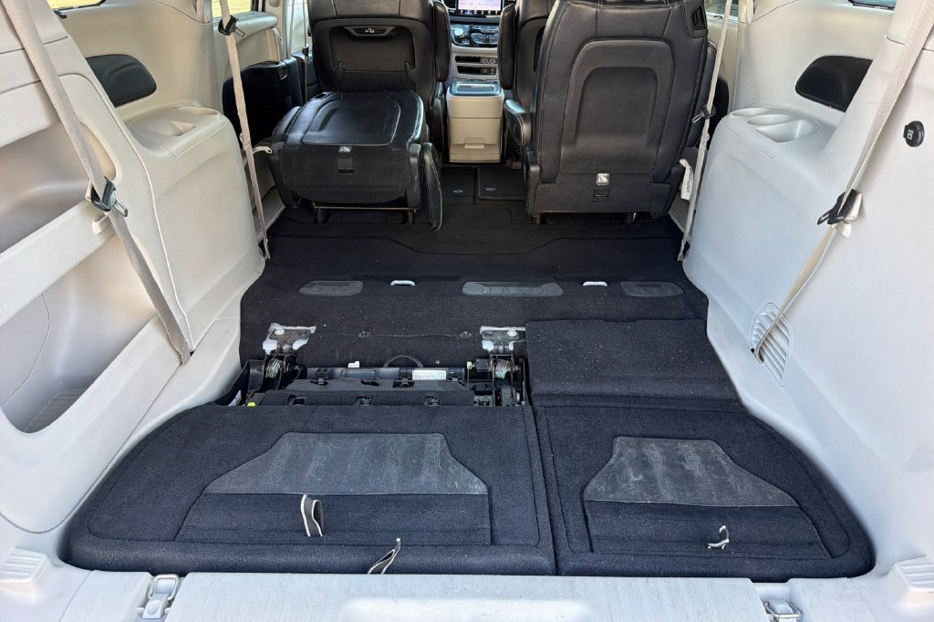 Used 2022 Chrysler Pacifica Touring-L FWD image 22