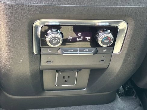 Used 2025 GMC Yukon XL AT4 w/ AT4 Premium Package AWD/4WD image 12