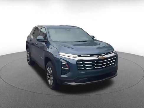 Used 2025 Chevrolet Equinox LT FWD image 3