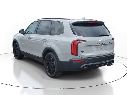 Used 2022 Kia Telluride SX w/ SX Prestige Package AWD/4WD image 3
