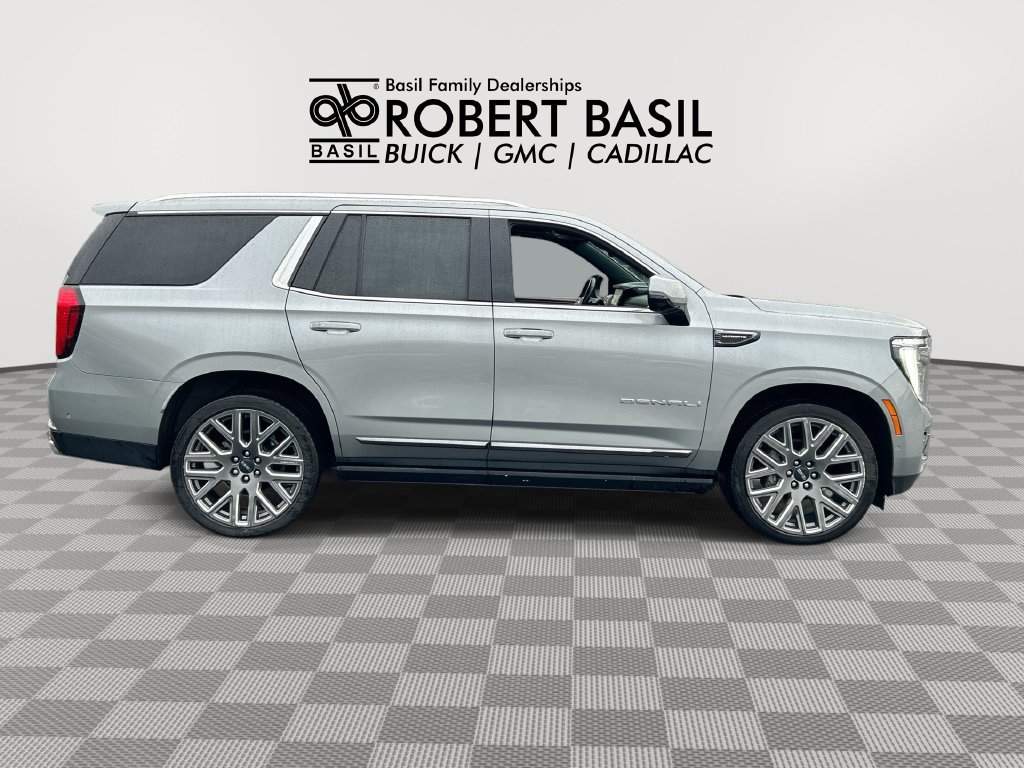 Used 2025 GMC Yukon Denali Ultimate AWD/4WD image 9