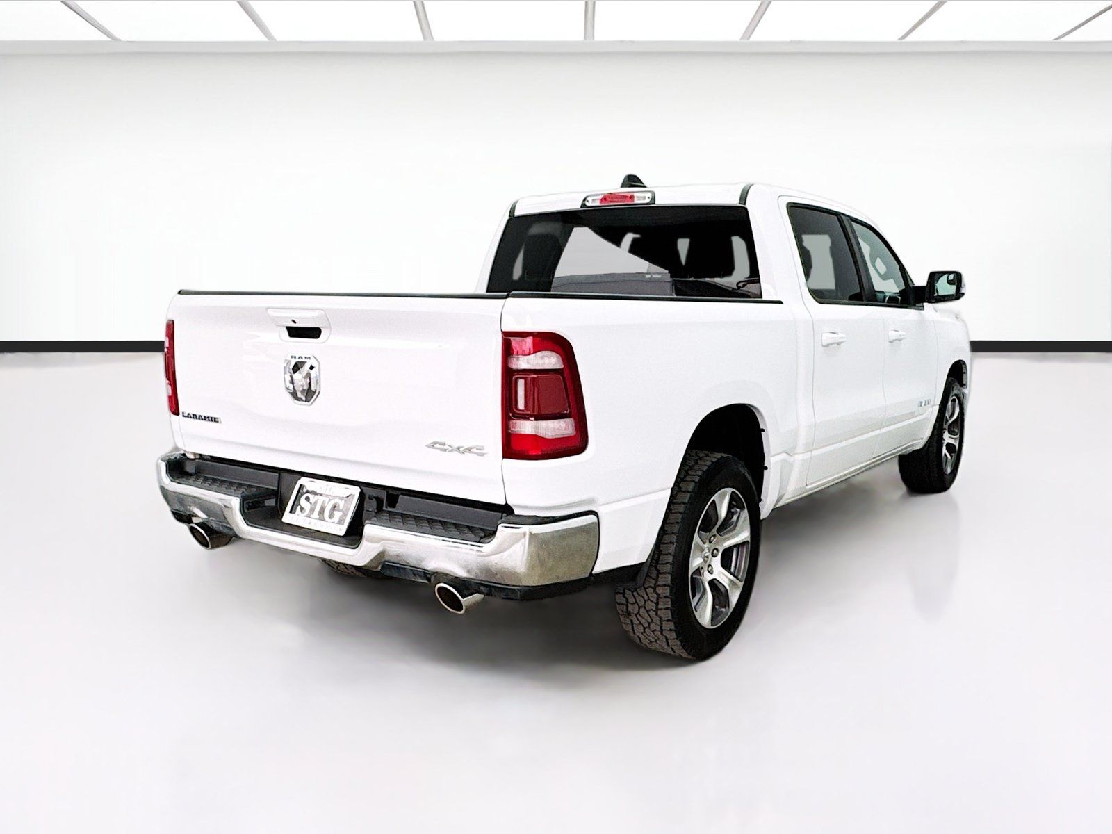 Used 2024 RAM 1500 Laramie AWD/4WD image 4