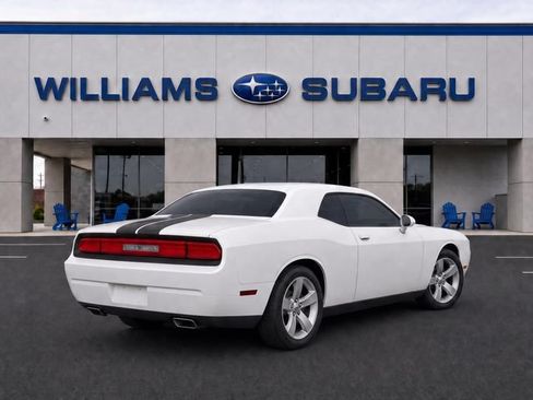 Used 2013 Dodge Challenger SXT RWD image 4