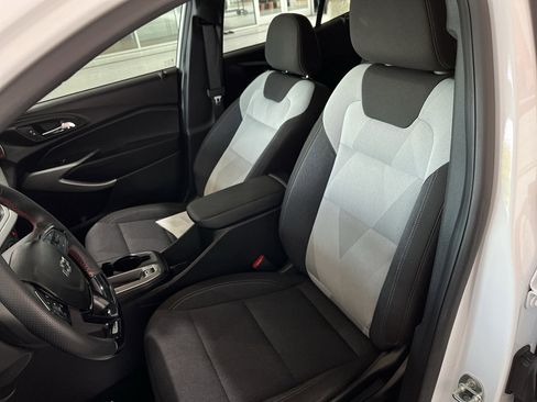 Used 2024 Chevrolet Trax RS w/ Sunroof Package image 12