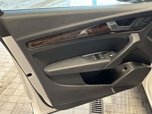 Used 2020 Audi Q5 2.0T Premium w/ Convenience Package image 19