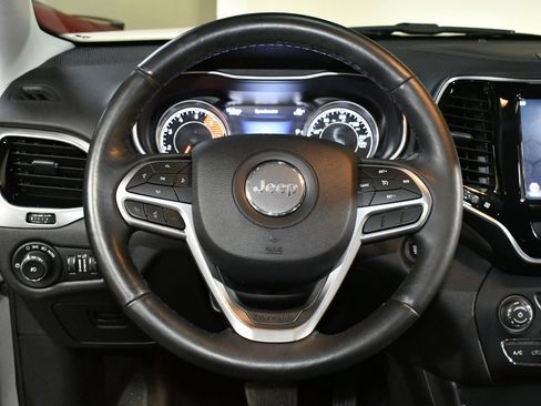 Used 2019 Jeep Cherokee Limited image 23