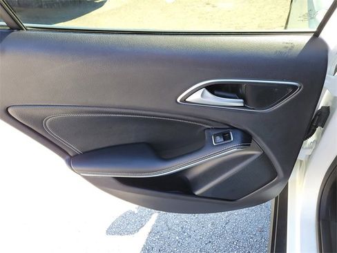 Used 2019 Mercedes-Benz GLA 250 4MATIC image 12