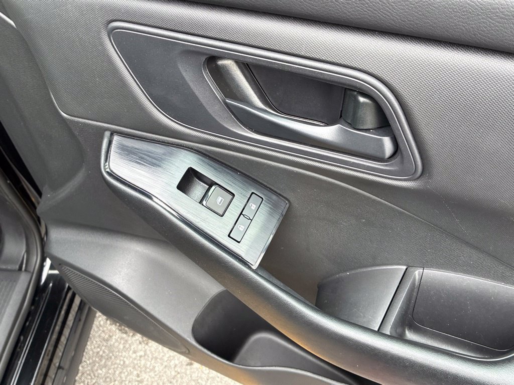 Used 2024 Nissan Rogue S AWD/4WD image 46