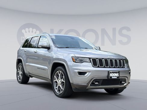 Used 2018 Jeep Grand Cherokee Limited AWD/4WD image 10