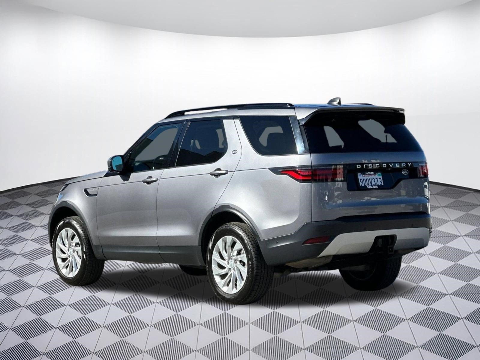 Used 2022 Land Rover Discovery S AWD/4WD image 3