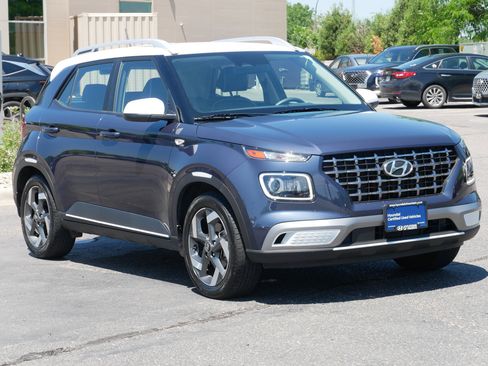 Certified 2023 Hyundai Venue Limited w/ Cargo Package FWD image 1