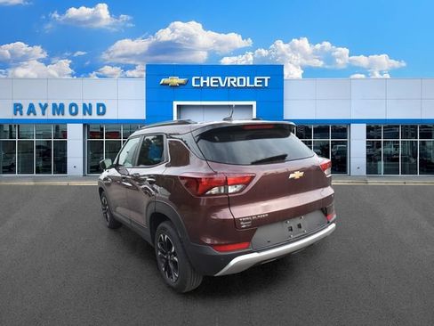 Used 2022 Chevrolet TrailBlazer LT w/ Convenience Package FWD image 5