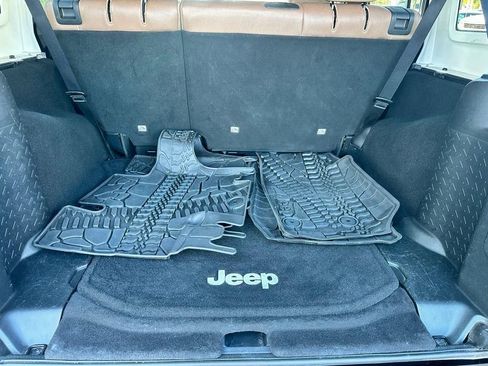 Used 2016 Jeep Wrangler Unlimited Sahara image 9