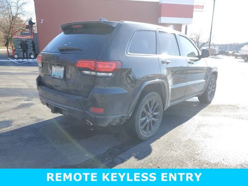 Used 2017 Jeep Grand Cherokee Altitude image 4
