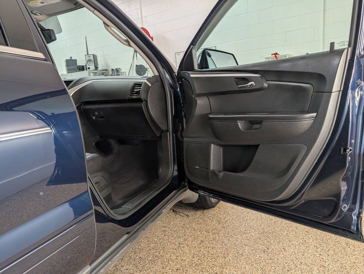 Used 2012 Chevrolet Traverse LT FWD image 20