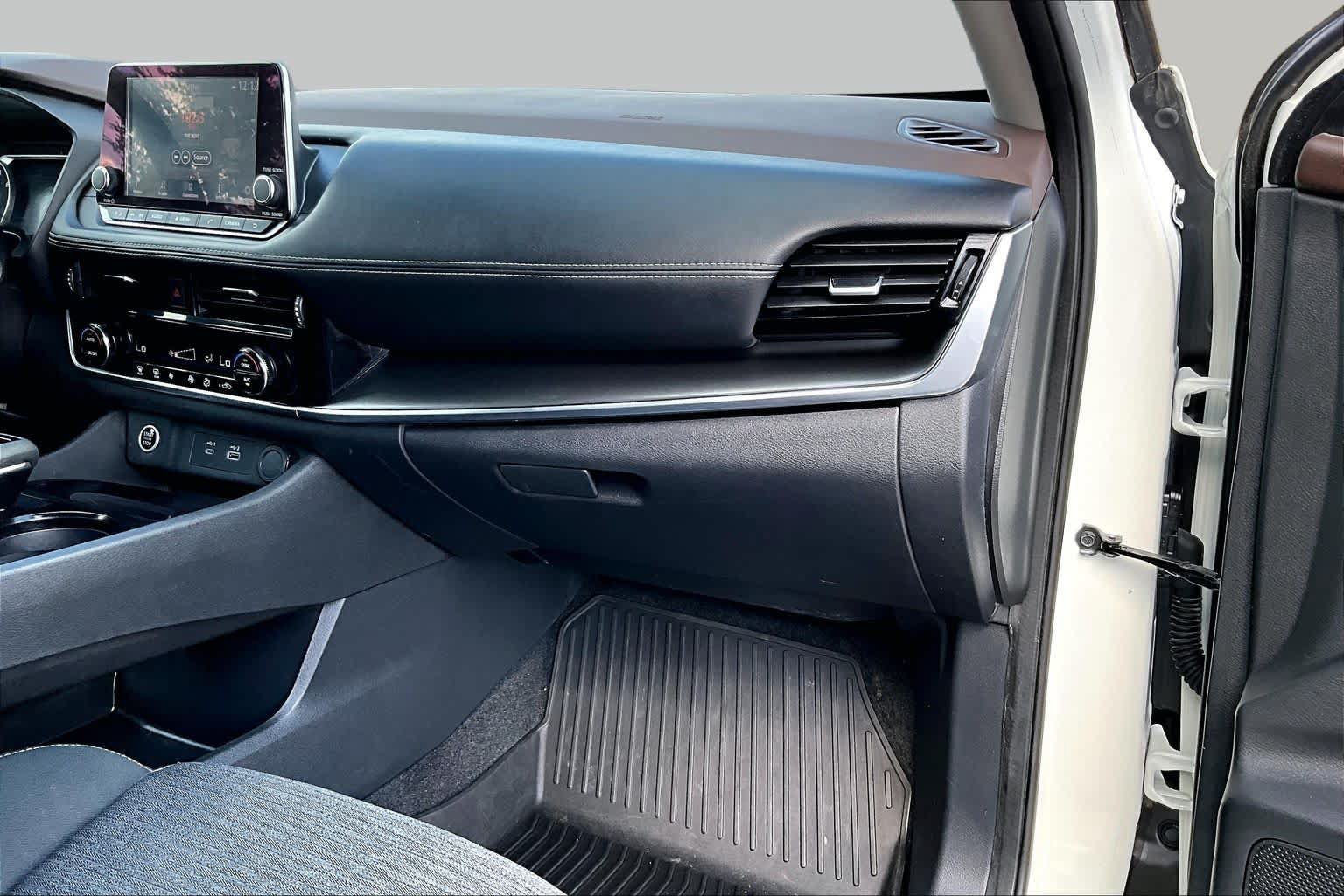 Used 2022 Nissan Rogue SV FWD image 19