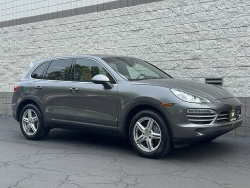 Used 2014 Porsche Cayenne Platinum Edition w/ Walnut Interior Package AWD/4WD image 4
