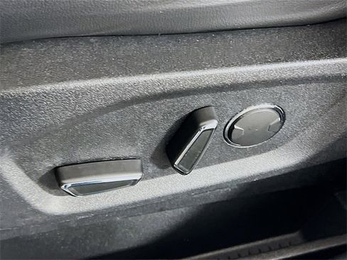 Used 2019 Ford Edge Titanium image 17