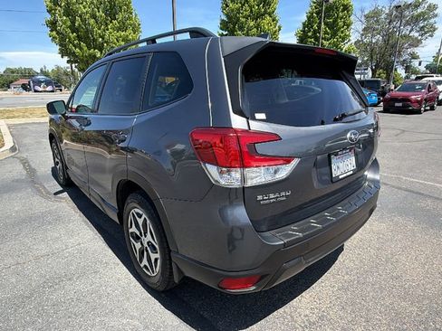 Used 2020 Subaru Forester Premium AWD/4WD image 6