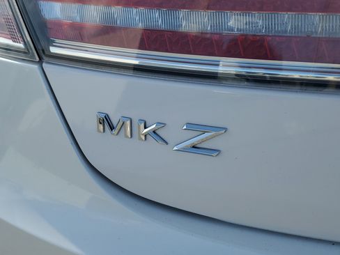 Used 2020 Lincoln MKZ image 29