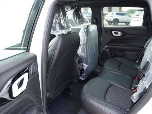 New 2025 Jeep Compass Latitude w/ Sun & Sound Group image 11