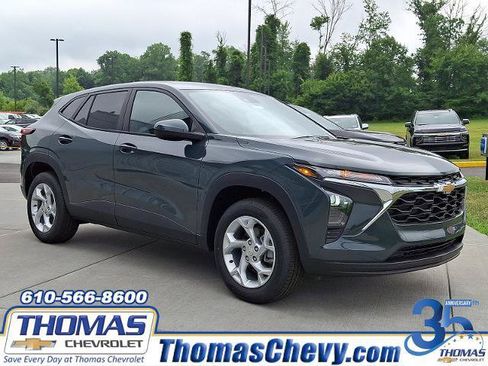 New 2026 Chevrolet Trax LS w/ LS Convenience Package FWD image 1
