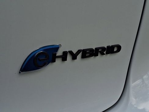 Used 2024 Chrysler Pacifica Limited FWD image 32