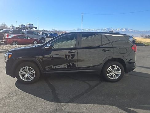 Used 2024 GMC Terrain SLE image 8