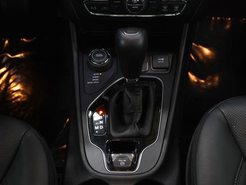 Used 2020 Jeep Cherokee Limited w/ Trailer Tow Group image 17