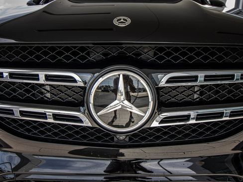 Used 2023 Mercedes-Benz GLS 580 4MATIC image 7