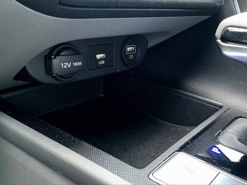 Used 2023 Hyundai Elantra SEL image 32