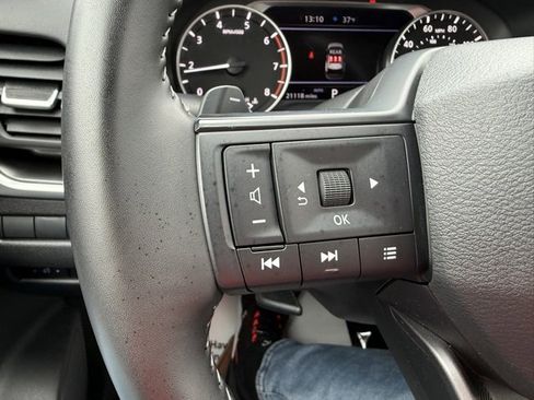 Certified 2025 Nissan Rogue SV image 16