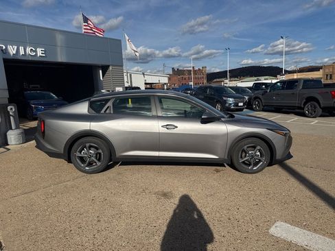 New 2025 Kia K4 LXS image 8