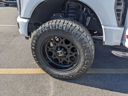 Used 2024 Ford F250 XLT w/ Black Appearance Package image 39