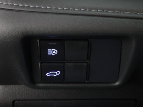 Used 2020 Toyota Highlander LE image 34