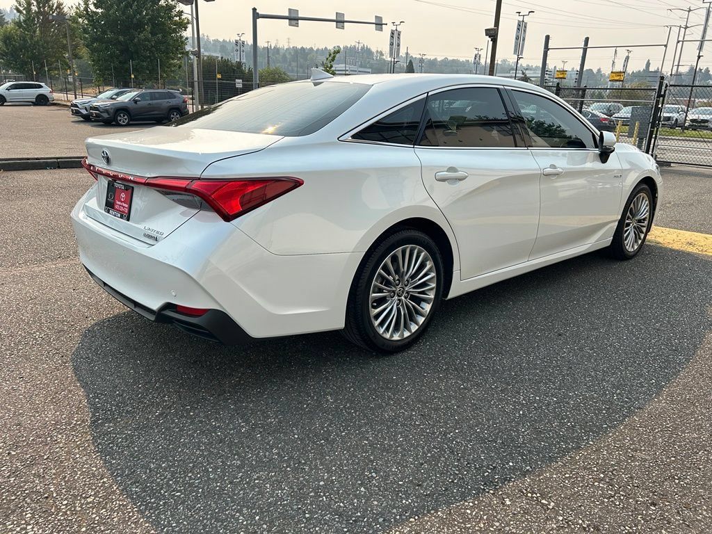 Used 2021 Toyota Avalon Limited w/ Advanced Safety Package FWD image 5