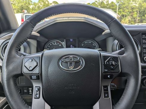 Used 2021 Toyota Tacoma TRD Off-Road AWD/4WD image 17