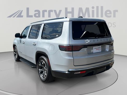Used 2024 Jeep Wagoneer Series III AWD/4WD image 3