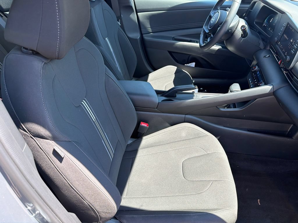 Certified 2025 Hyundai Elantra Sport FWD image 12