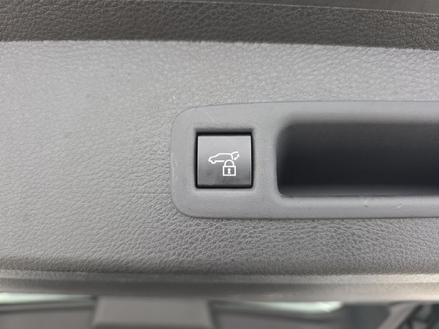 Used 2025 Toyota Sienna XLE FWD image 33